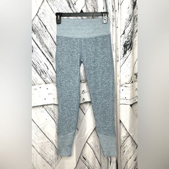 ALO YOGA Gray Cropped Leggings Ribbed Waist and Cuffs Small - Picture 1 of 7
